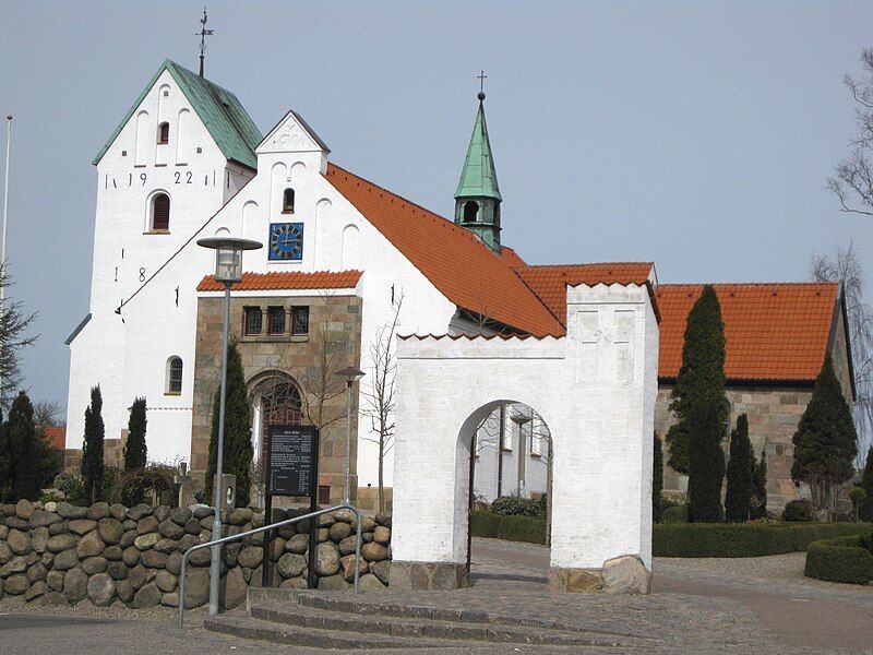 File:Aars Kirke2.JPG