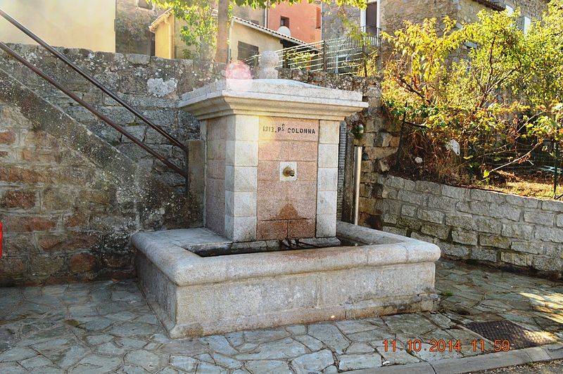 File:Arro Fountain.JPG