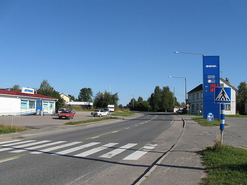 File:Centre of Pelkosenniemi.JPG