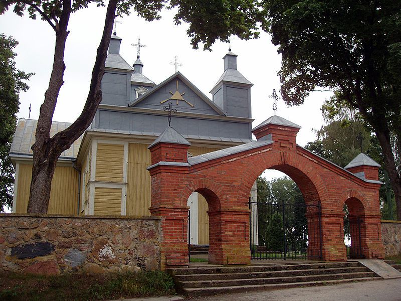 File:Church of Suginciai.jpg