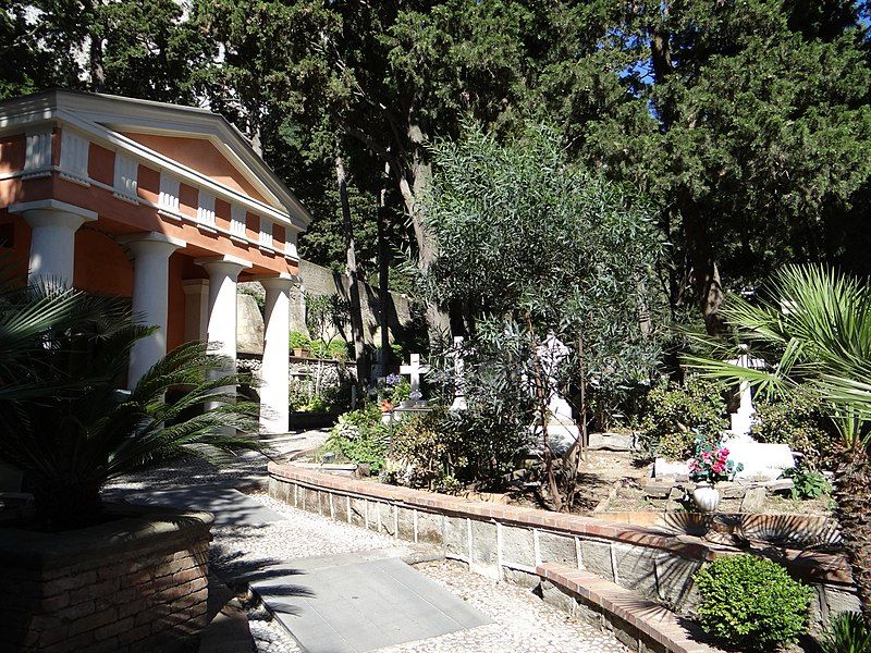 File:Cimitero Acattolico, Capri.jpg