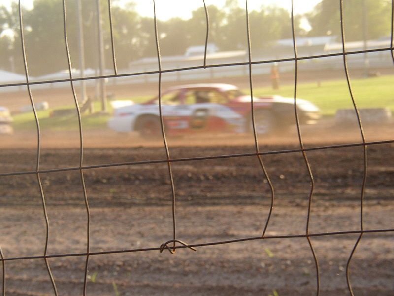 File:DirtTrackRacing.JPG