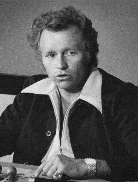 File:Evel Knievel c1974cr.jpg