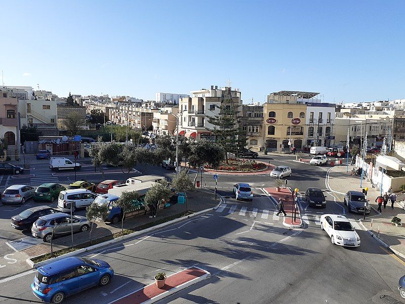 File:Fgura roundabout.jpg