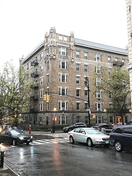 File:GarrisonApts 435ConventAve NyNy10031.jpg