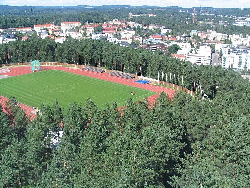 File:Harjun stadion vesilinnasta.jpg