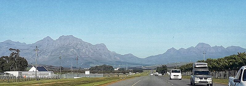 File:Jonkershoek & Stellenbosch.jpg