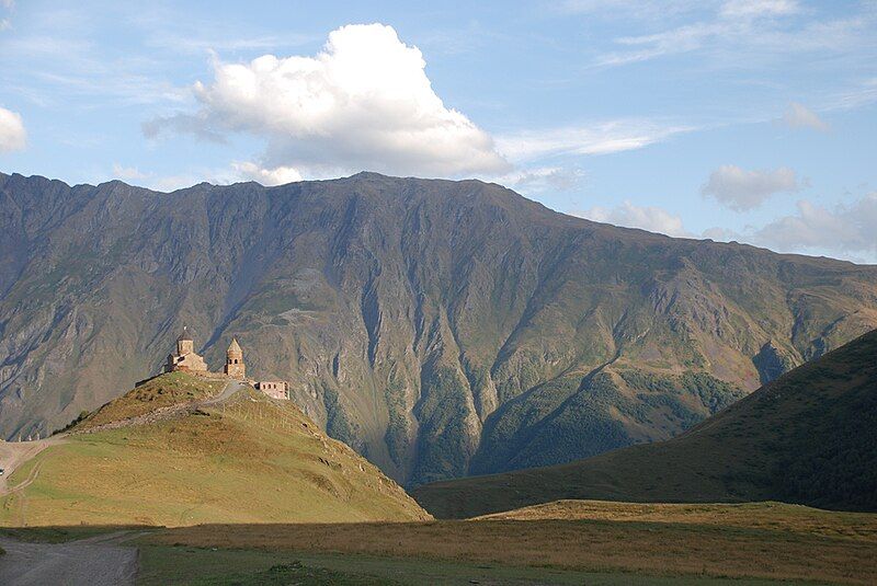 File:Kazbegi Mount.JPG