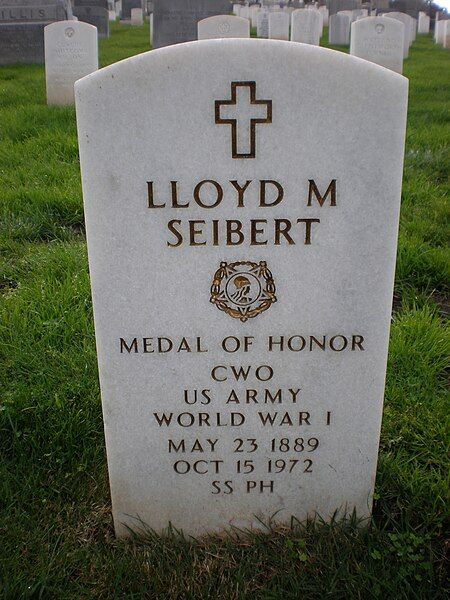 File:Lloyd Seibert headstone.JPG