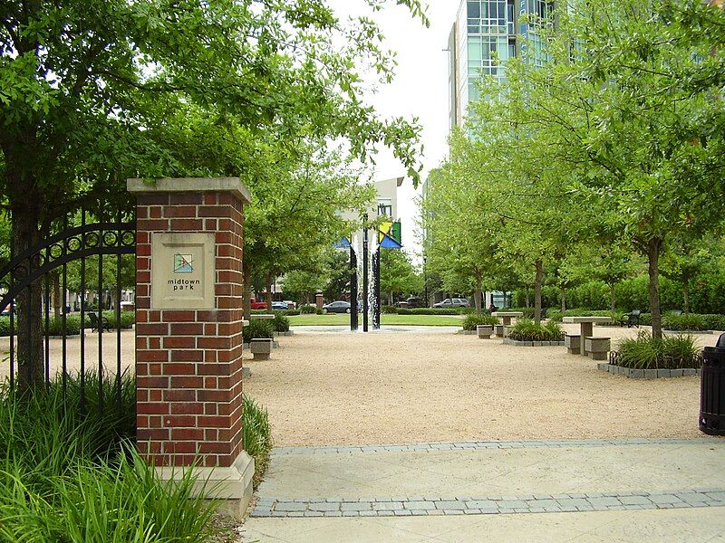 File:MidtownParkHoustonTexas.JPG