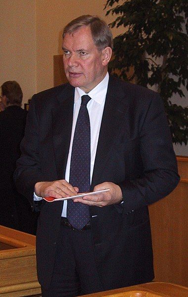 File:Paavo lipponen 15.1.2002.jpg