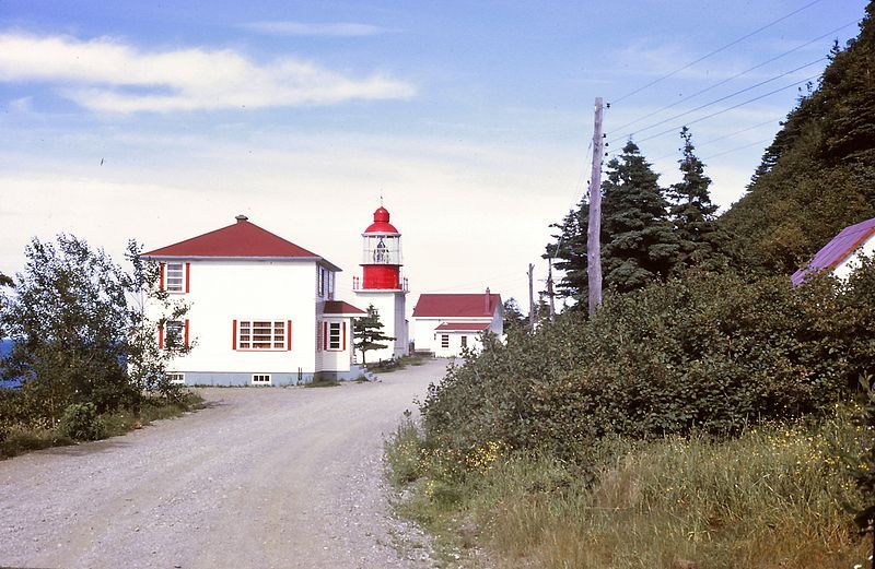 File:Phare de Cap-Chat.jpg