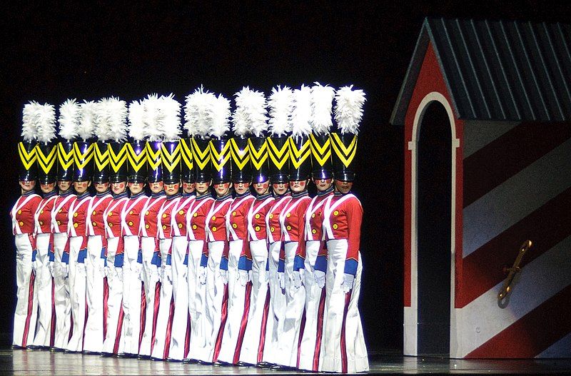 File:Rockettes 4158767098 b667436066.jpg