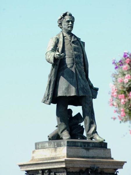 File:Statue Paul Bert.jpg