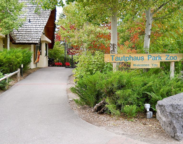 File:Tautphaus Park Zoo.jpg