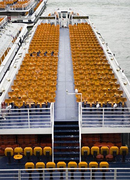 File:Un Bateau Mouche.jpg