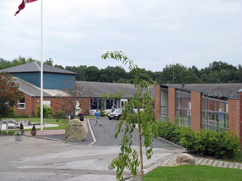 File:Unge hjems efterskole.jpg