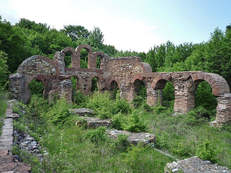 File:2011-Belovo Basilica.jpg