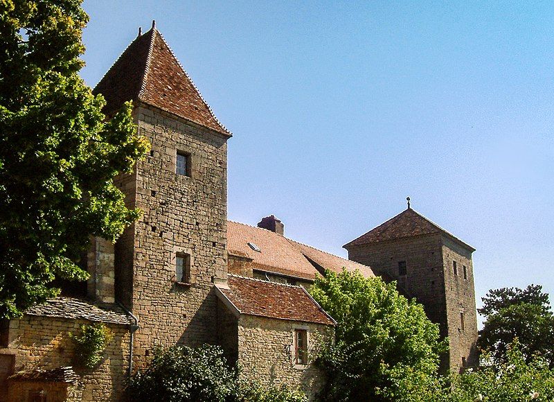 File:Chateau Gevrey-Chambertin.jpg