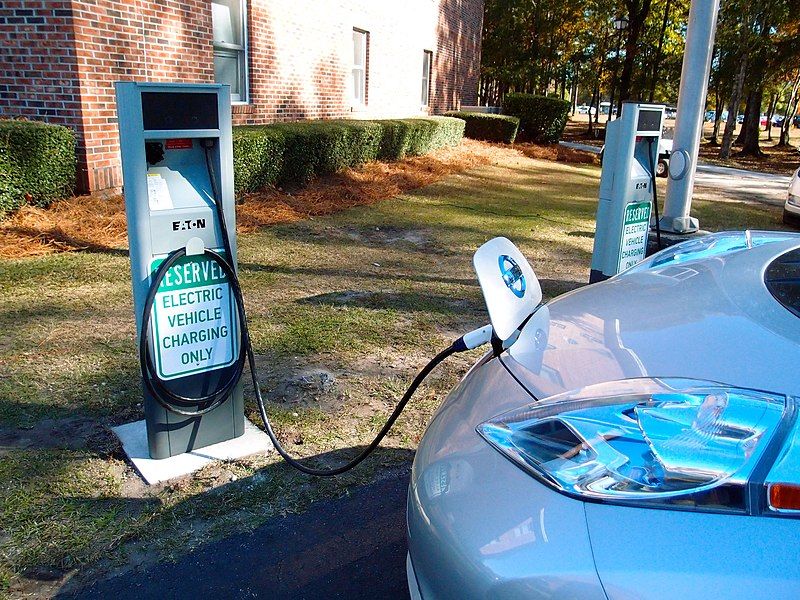 File:Leaf charging.jpg