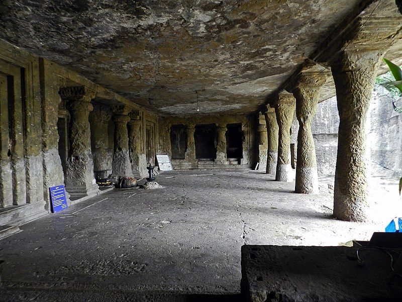 File:Mandapeshwar Caves Hall.jpg