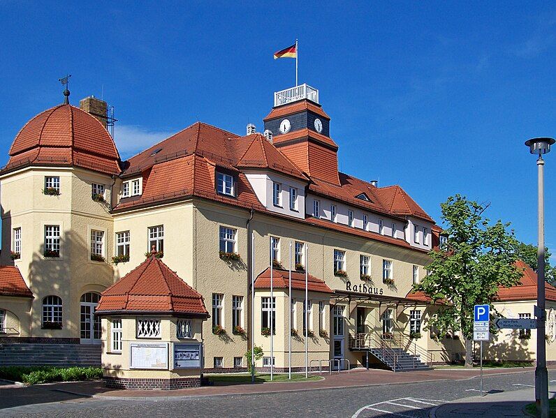 File:Markkleeberg Rathaus.jpg