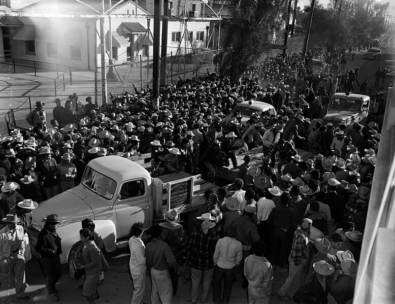 File:MexicaliBraceros,1954.jpg