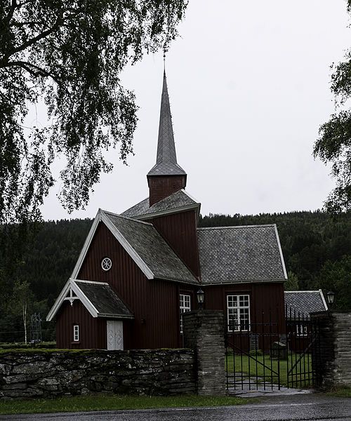 File:Mo kyrkje Surnadal.jpg