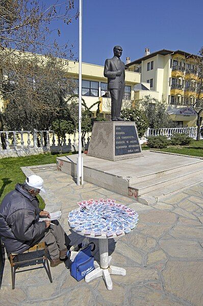 File:Muğla Monument 5671b.jpg