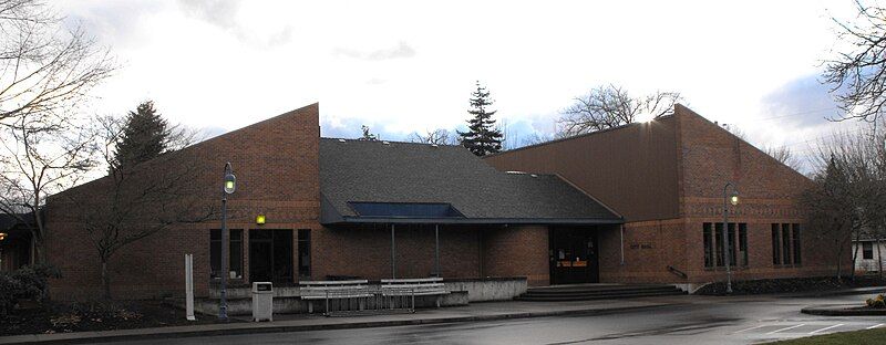 File:OR Woodburn Cityhall.JPG