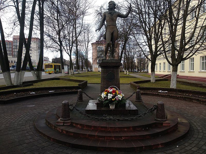 File:Oginski monument Maladzechna.jpg