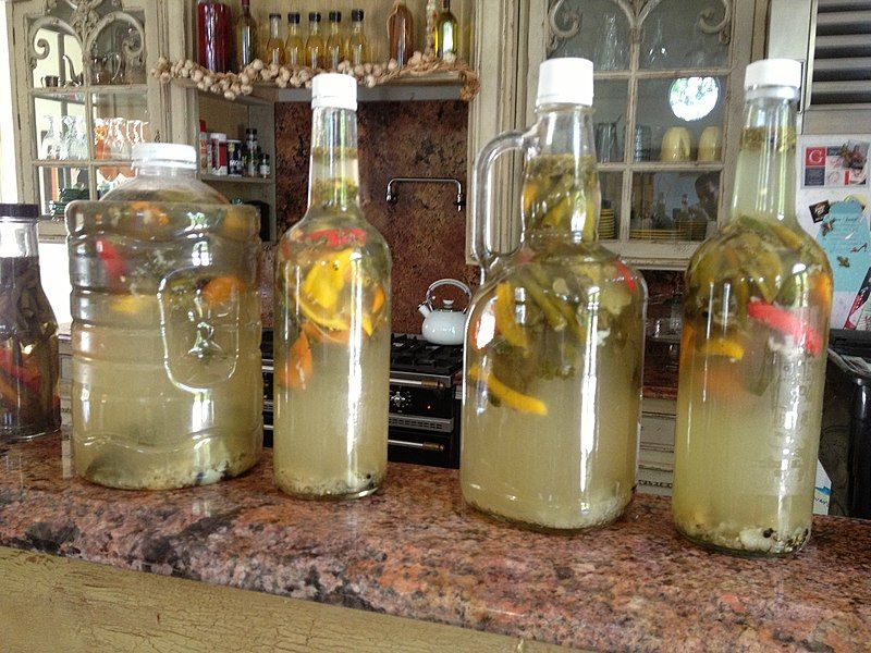 File:Pique sauce fermenting.jpg