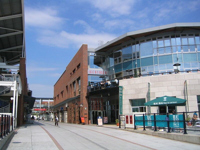 File:Portsmouth-Gunwharf-Shops.jpg