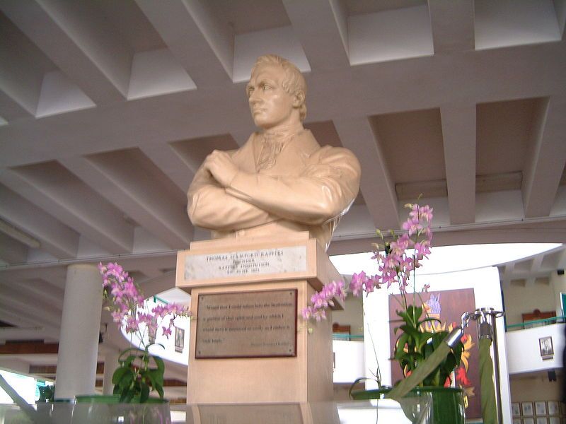 File:Raffles Institution bust.jpg