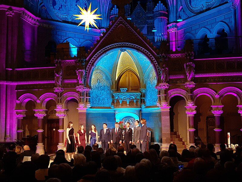 File:Ringkirche, Wiesbaden, Voces8.jpg