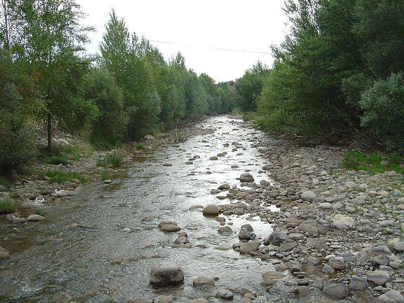 File:Rio.Cidacos.Arnedo.La.Rioja.España.jpg