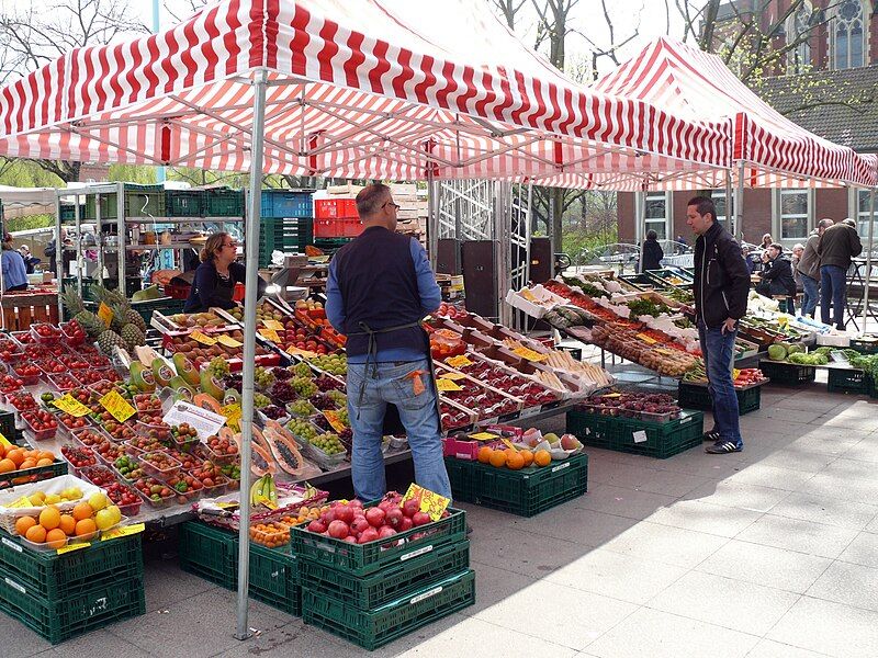 File:Schöneberg Winterfeldtplatz Markt-009.JPG