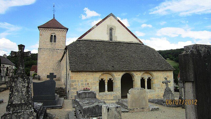 File:Terrefondrée - Eglise.jpg