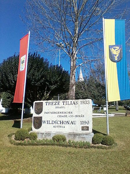 File:Treze -Tílias-Cidade-Irmã.jpg