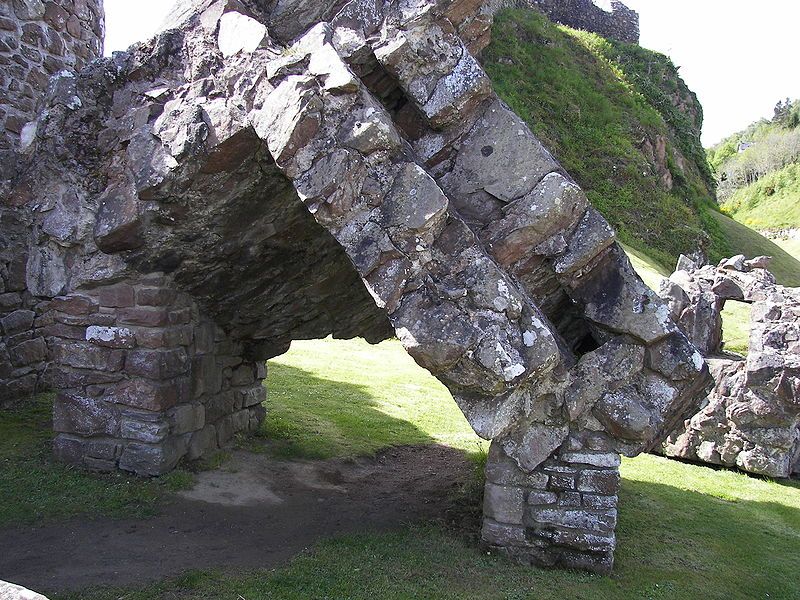 File:Urquhart Castle entrance.jpg