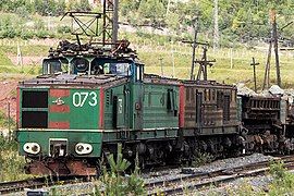 OPE1A electro-diesel locomotive with primary electric locomotive (A-unit), diesel-generator booster (B-unit) and motorized dump car