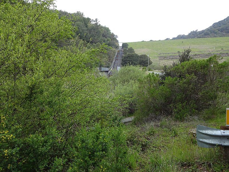 File:1977SpillwayAndDam.jpg