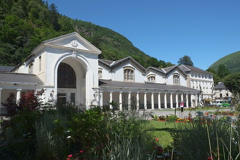 File:Bagnères-de-Luchon Thermes 4723.JPG