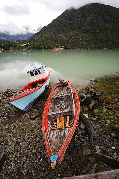 File:Chilean fishing boats.jpg