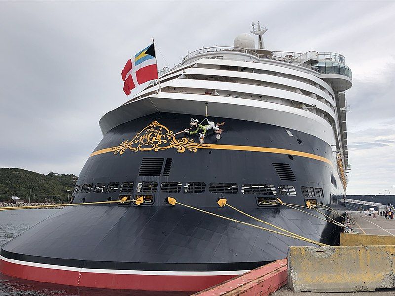 File:Disney Magic Baie-Comeau.jpg