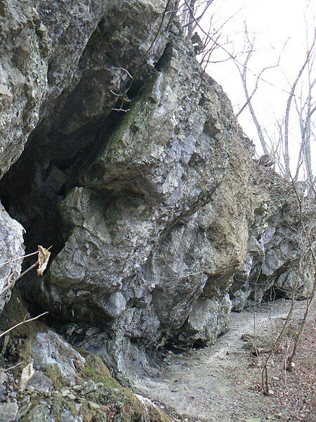 File:Fairview Caves1.JPG