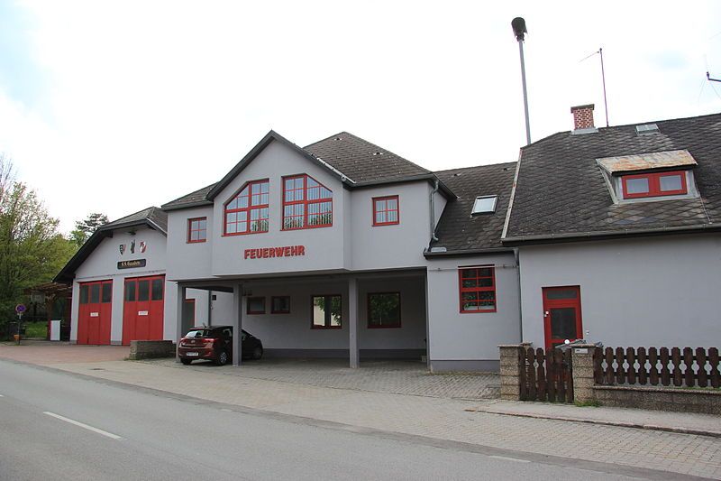 File:Gaaden-Feuerwehrhaus 8461.JPG