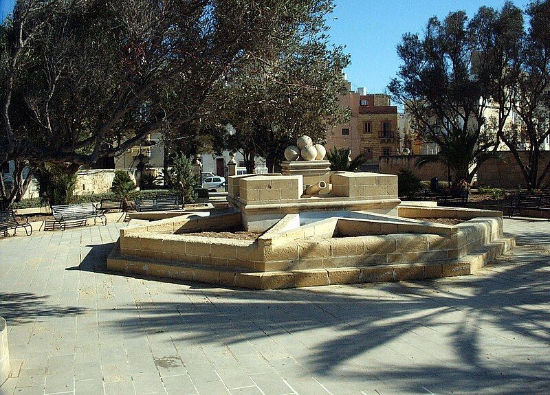 File:Gardjola Garden, Senglea.jpg