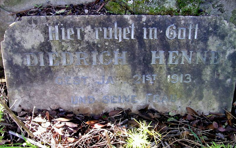 File:Hennes Grave.jpeg