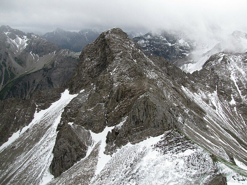 File:Kesselspitze from Glasfelderkopf.JPG